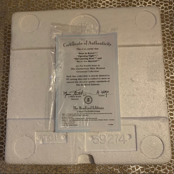 Marilyn Monroe Bradford Ornaments 4th Issue - Picture 3 of 7